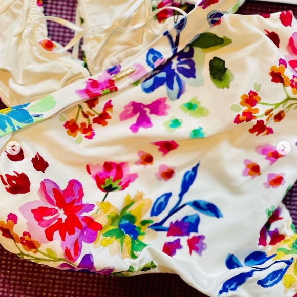 NWT ☀️ Designer PatBo Bloom Sweetheart Swimsuit Size Medium. Flowers. White. - Picture 10 of 16